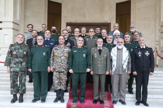 دیدار فرمانده و امرای ارتش با فرماندهان سپاه پاسداران دیدار فرمانده و امرای ارتش با فرماندهان سپاه پاسداران