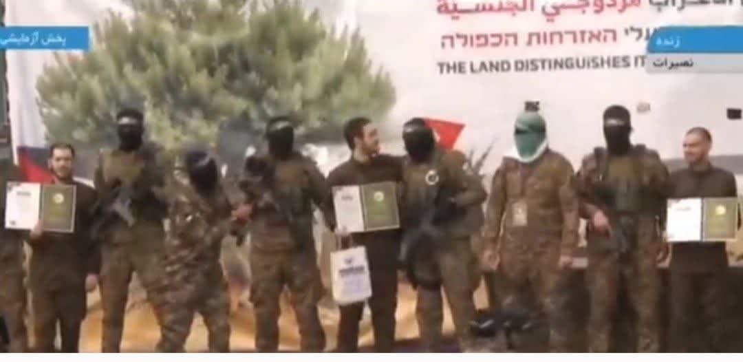 فیلم/ لحظه آزادی سه اسیر اسرائیلی در اردوگاه النصیرات فیلم/ لحظه آزادی سه اسیر اسرائیلی در اردوگاه النصیرات