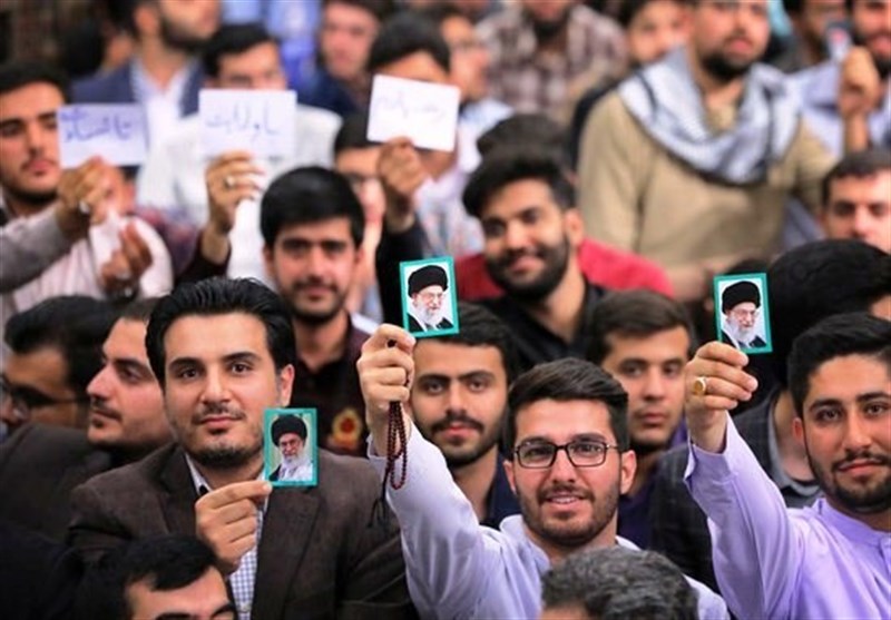تریبون دانشجویی در حسینیه امام خمینی تریبون دانشجویی در حسینیه امام خمینی