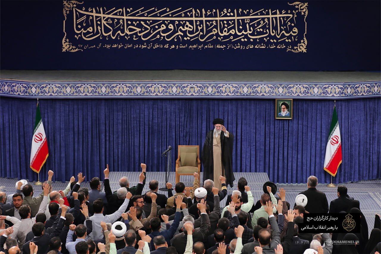 رهبر انقلاب: حج تنها فریضهای است که شکل، ظاهر و ترکیب آن صد در صد سیاسی است رهبر انقلاب: حج تنها فریضهای است که شکل، ظاهر و ترکیب آن صد در صد سیاسی است