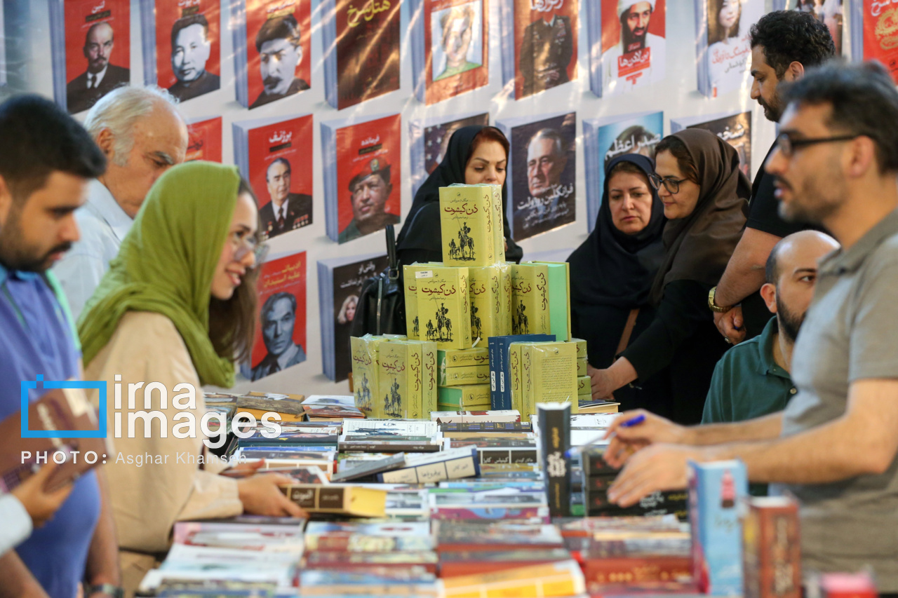 «رمان»؛ راهی برای غلبه بر سطحینگری فضای مجازی «رمان»؛ راهی برای غلبه بر سطحینگری فضای مجازی