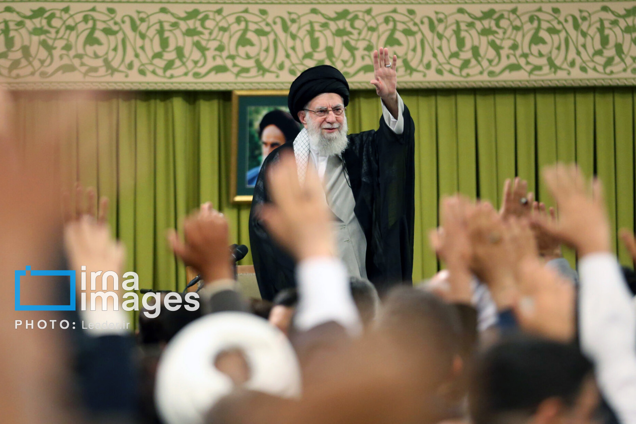 مراسم بزرگداشت شهدای خدمت با حضور رهبر انقلاب مراسم بزرگداشت شهدای خدمت با حضور رهبر انقلاب