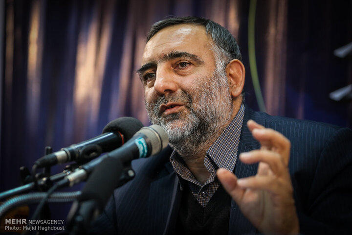 آقای جوادی، دماسنج اتاقتان خراب است آقای جوادی، دماسنج اتاقتان خراب است