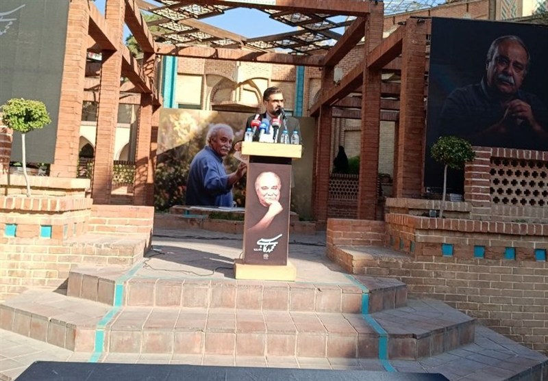 وداع هنرمندان با پیکر محمد کاسبی در حوزه هنری وداع هنرمندان با پیکر محمد کاسبی در حوزه هنری