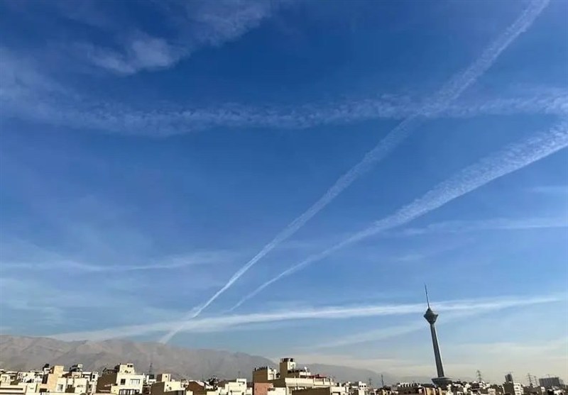 ماجرای ابرهای خطی در آسمان تهران چیست؟ ماجرای ابرهای خطی در آسمان تهران چیست؟