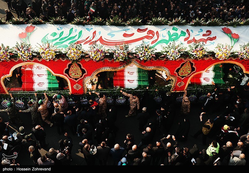 پیکرهای مطهر ۱۰۰ شهید گمنام در تهران تشییع شد