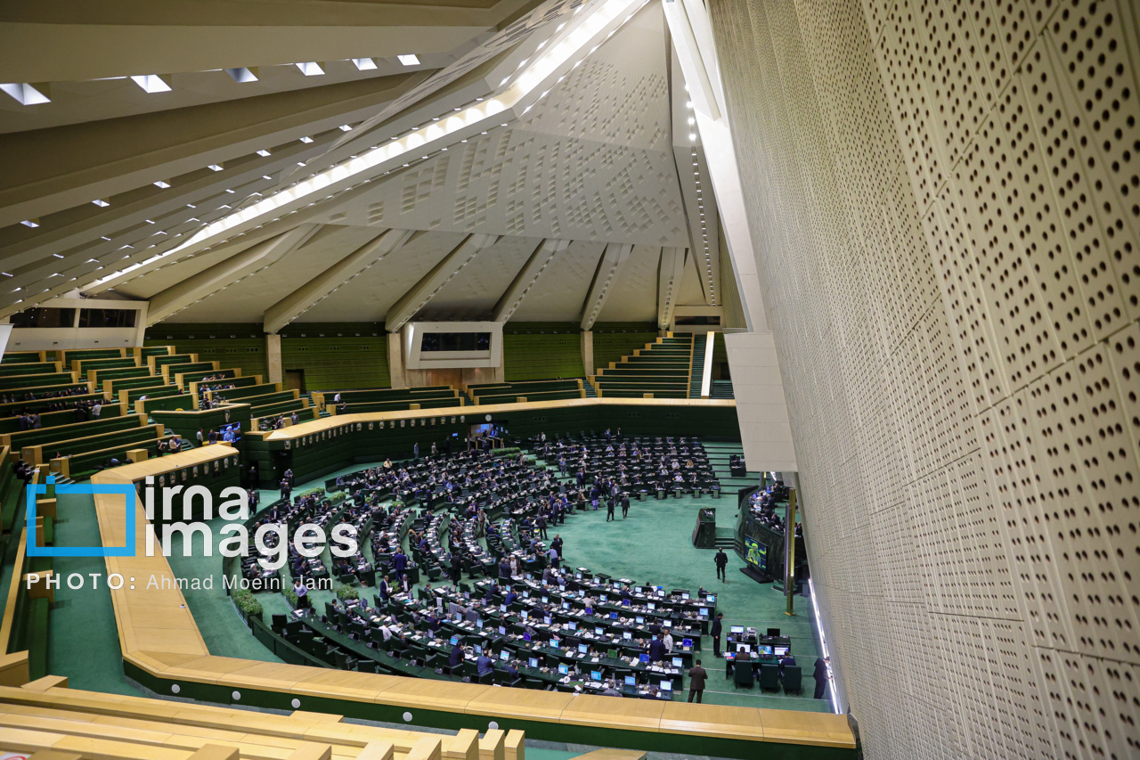 وزرا برای پاسخ به کمیسیونها به مجلس میروند وزرا برای پاسخ به کمیسیونها به مجلس میروند