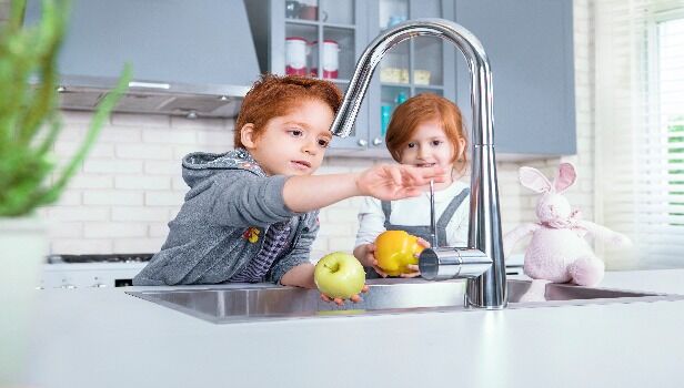 فرهنگ درست مصرف آب را از کودکی بیاموزیم