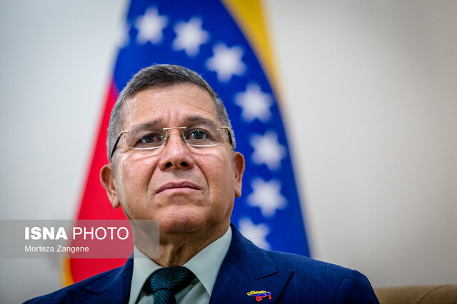 رفتار آمریکا هالیوودی است