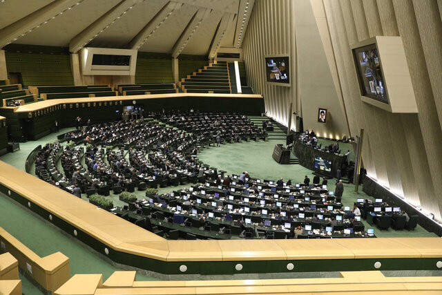 مجلس از توضیحات وزیر بهداشت و درمان قانع شد مجلس از توضیحات وزیر بهداشت و درمان قانع شد