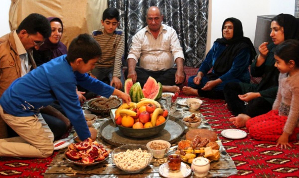 آیاموبایل‌ها میراث کهن را از سفره‌های یلدا برچیده‌اند؟