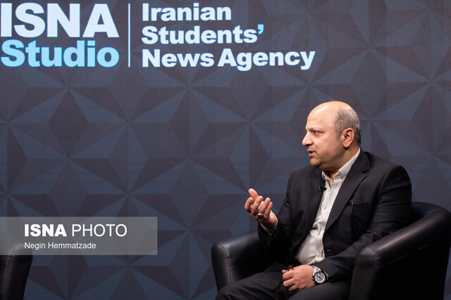 چالش رسانهها؛ کاغذ، اقتصاد و اینترنت خبرنگاران چالش رسانهها؛ کاغذ، اقتصاد و اینترنت خبرنگاران