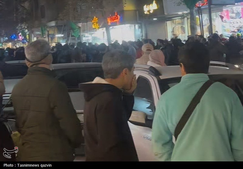 آشوبگران در بجنورد سنگ رو یخ شدند آشوبگران در بجنورد سنگ رو یخ شدند