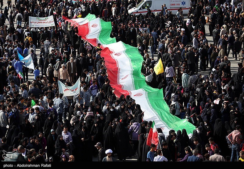 ریشه انقلاب در دفاع از ایران نهفته است